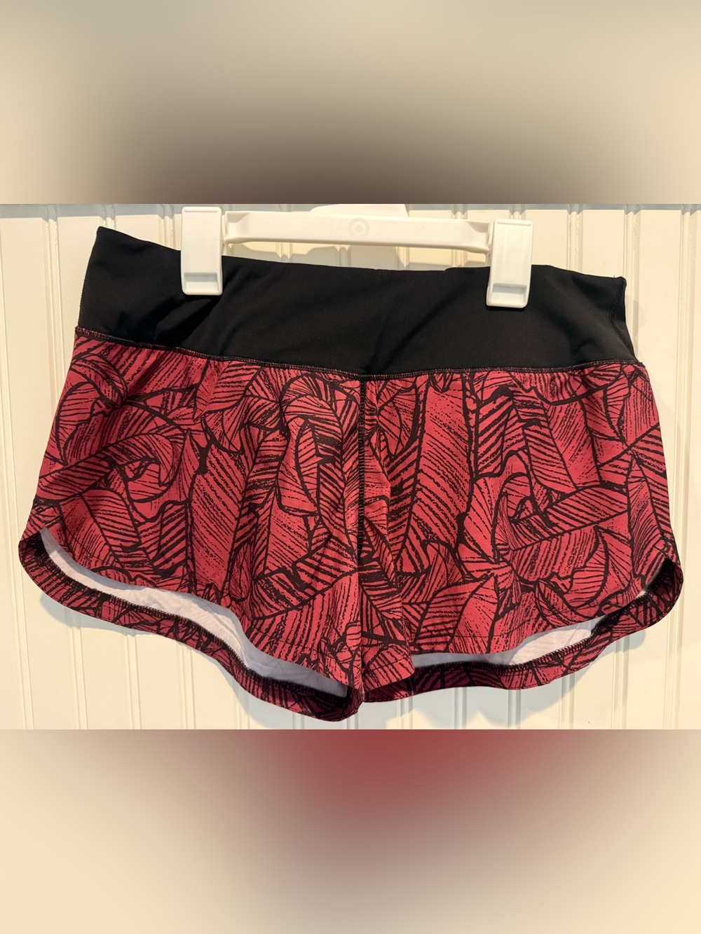 Vuori Omni Performance Running Shorts in Sangria RedishBlack Leaf Pattern Medium